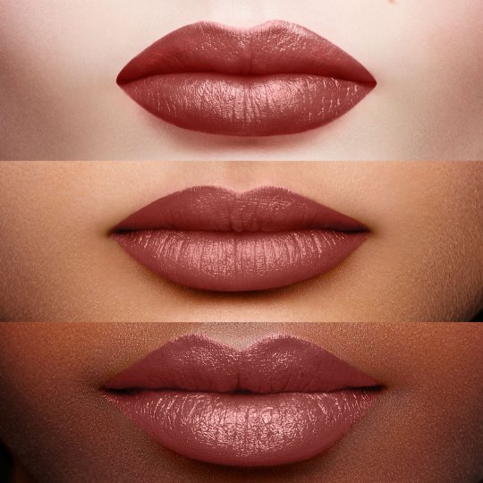 שלוש דוגמניות מציגות שפתיים בגוון Beige A Nu